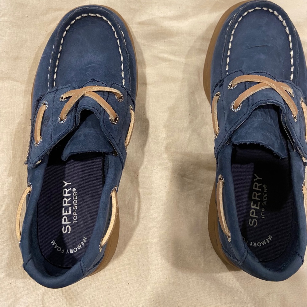 Boy Sperry shoe